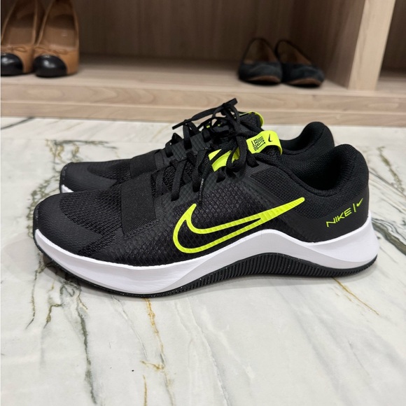 Nike Men's Black and Neon Green Running Shoes - Picture 9 of 16